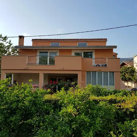 Apartment Apartman Marino